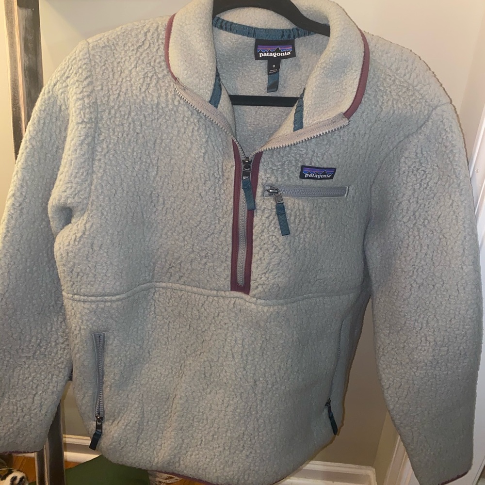 Women’s M Patagonia Fuzzy Pullover